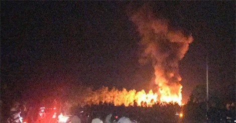 Sau tiếng nổ lớn, trạm sang chiết gas bùng cháy dữ dội