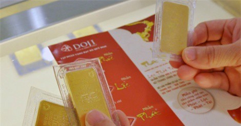 Vì sao giá vàng SJC giảm liên tục?