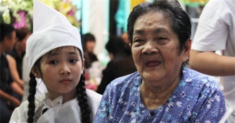 Nghệ sĩ Khánh Nam qua đời: Mẹ danh hài kể phút cuối của con 