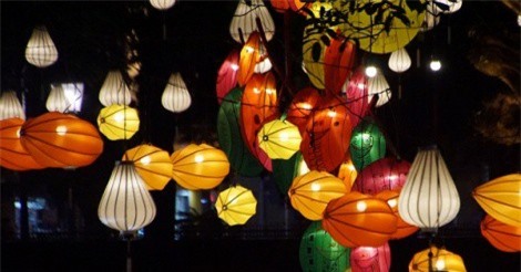 Mãn nhãn với sắc màu "Thu vọng nguyệt" ở Văn Miếu Quốc Tử Giám