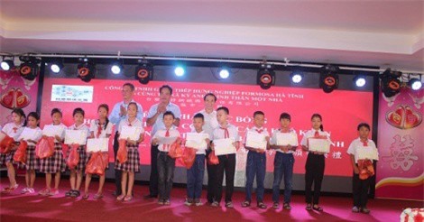 Formosa Hà Tĩnh: Trao hơn 400 suất học bổng đến học sinh giỏi vượt khó