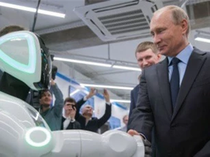 Nga: Robot từng chào ông Putin trở thành chủ tọa diễn đàn kinh doanh