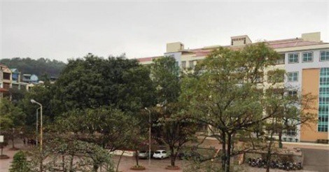 Rơi từ tầng 5 xuống đất, 1 học sinh lớp 10 tử vong