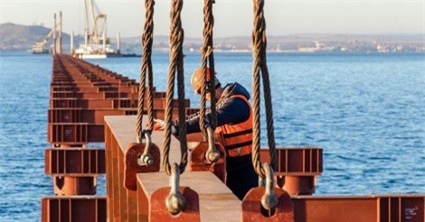 Ukraine kiện Nga vì xây cầu nối với Crimea, Moscow phản ứng 