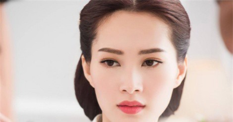 Hoa hậu Đặng Thu Thảo đẹp rạng ngời trong lễ ăn hỏi