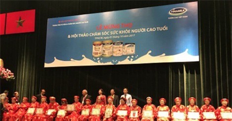 Vinamilk đồng hành tổ chức lễ mừng thọ & chăm sóc sức khỏe cho gần 1.000 người cao tuổi