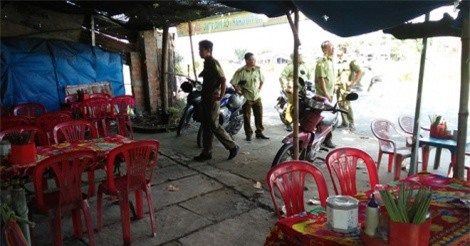 6 đĩa cơm sườn giá 1,2 triệu đồng: Kiểm điểm chủ tịch xã, phạt chủ quán