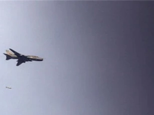 Chiến cơ Syria phá nát kho vũ khí lớn của Al-Nusra ở Idlib