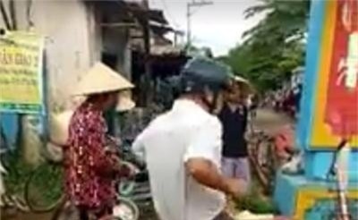 Trưởng công an xã đá thau cá của dân: "Hành động quá phản cảm"