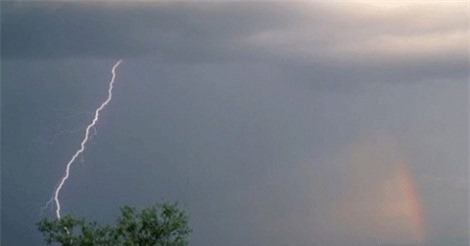 Liên tiếp xảy ra sét đánh chết người