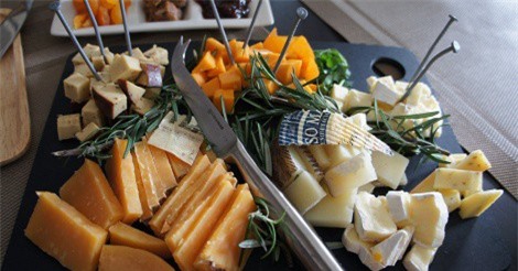 "Người Nga vẫn sống khỏe dù không có pho mát ngoại"