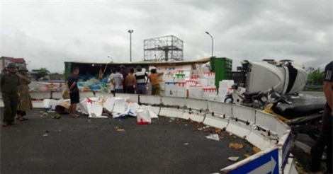 20 tấn hoa quả tràn ra đường và hành động đẹp của người Hà Tĩnh