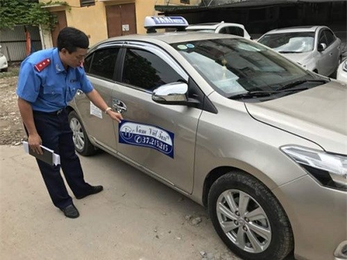 Xử lý một taxi "chặt chém" du khách nước ngoài