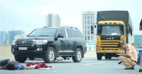 Đi xe máy vào làn ôtô, nam thanh niên gặp nạn tử vong