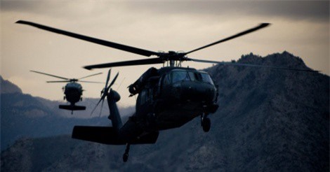 Mỹ chuyển 2 trực thăng Black Hawk cho quân đội Afghanistan