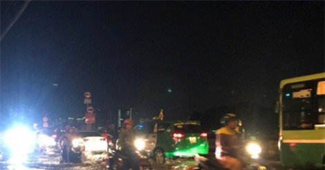 Triều cường vượt mức báo động, Sài Gòn ngập úng nghiêm trọng