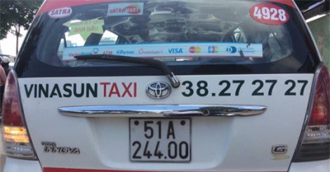 Bộ Công Thương đang xem xét việc taxi dán decal "tẩy chay" Grab, Uber
