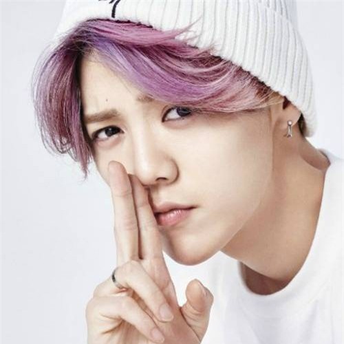 Fan cuồng nhảy lầu tự sát sau khi thần tượng công khai bạn gái