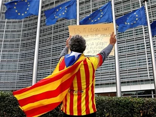 Barcelona: Trưng cầu dân ý chưa đủ để Catalonia tuyên bố độc lập