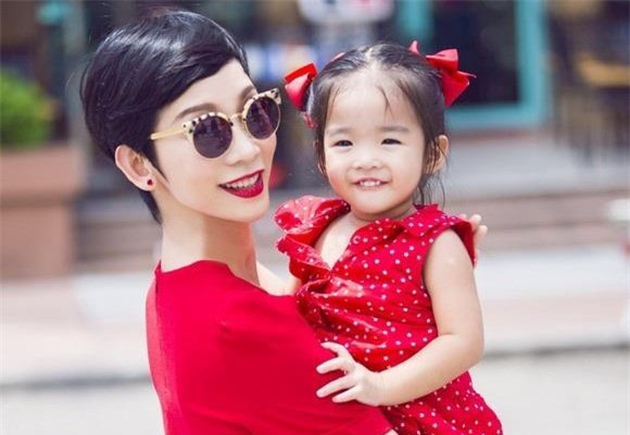 Xuân Lan công khai bố bé Thỏ: "Sốc" về người cha bội bạc
