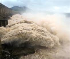 Công điện hỏa tốc mở 5 cửa xả lũ Thuỷ điện Hòa Bình 