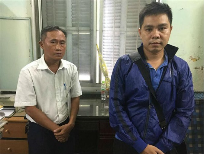 Nghi "làm ngơ" để hàng lậu thông quan, 2 cán bộ hải quan bị bắt