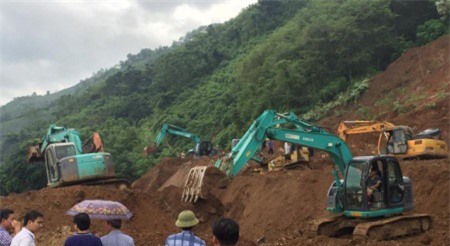 Sạt lở đất vùi lấp tàu chở hàng ở Lào Cai: Tin mới nhất