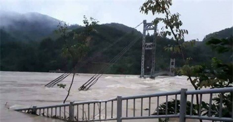 Những bức hình ám ảnh trong cơn lũ càn quét Bắc Bộ vừa qua