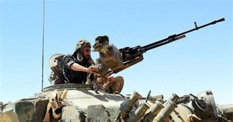 Quân đội Syria ra đòn đột kích, thiêu rụi đoàn xe của IS ở Bắc Hama