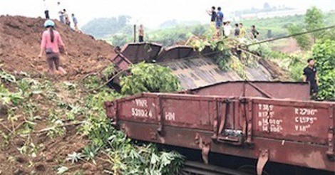 Thông tuyến đường sắt Hà Nội-Lào Cai sau vụ sạt lở kinh hoàng