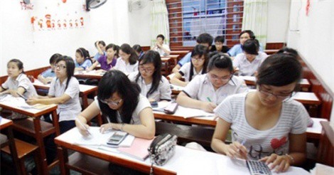 Học sinh đồng loạt ký đơn phản đối dạy thêm