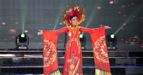 "Hút hồn" với màn trình diễn trang phục dân tộc của Huyền My