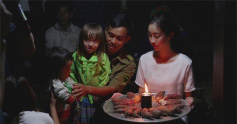 D&#xE2;n Y&#xEA;n B&#xE1;i t&#x1EB7;ng qu&#xE0; sinh nh&#x1EAD;t &#x111;&#x1EB7;c bi&#x1EC7;t cho Hoa h&#x1EAD;u M&#x1EF9; Linh