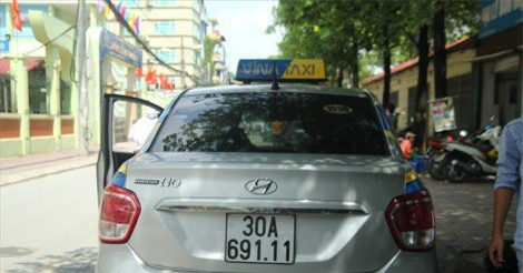 Taxi truyền thống phản đối Grab, Uber: Hiệp hội Vận tải Hà Nội khuyên kiềm chế