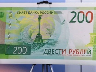 Ukraine cấm ngân hàng tiếp nhận tiền Nga in hình ảnh Crimea