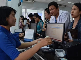 Hành khách nên mua vé tàu tết năm 2018 ở đâu?