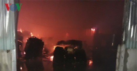 "Bà hỏa" thiêu rụi xưởng gỗ 1.000m2 ở Đồng Nai