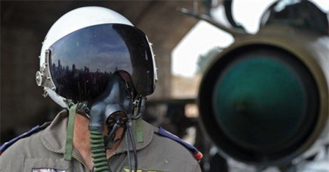 Không quân Syria oanh tạc dữ dội ở Deir Ezzur, IS chết la liệt