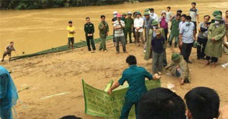 Phát hiện thi thể nam nghi là chiến sĩ biên phòng bị lũ cuốn