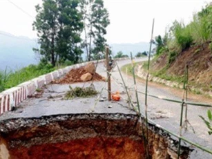 Thanh Hóa: Xuất hiện hố tử thần sau mưa lũ