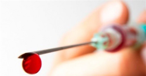 Khởi tố kẻ dùng kim tiêm chứa máu đe dọa thiếu nữ cướp tài sản