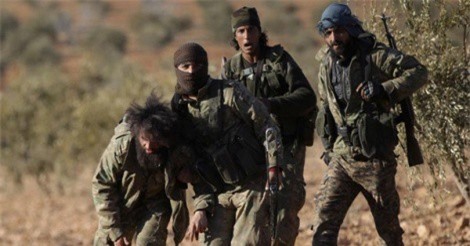 Quân đội Syria nã đạn vào tuyến phòng thủ IS, thắng lớn ở Deir Ezzur