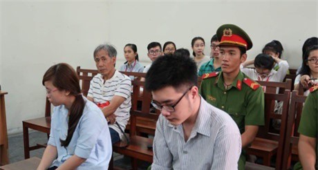 Vụ nam sinh giết bạn tình đồng tính: Tiếp tục hoãn phiên xét xử phúc thẩm