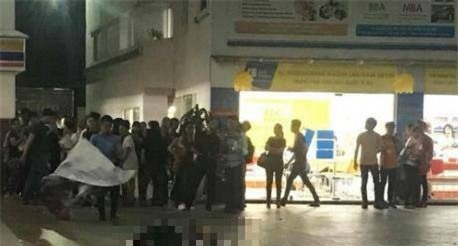 Đợi thang máy ở trường, nam sinh bị bê tông rơi trúng đầu tử vong