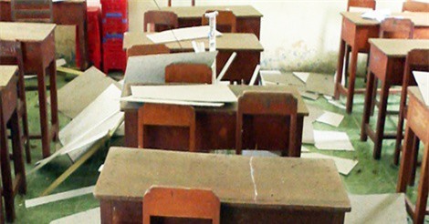 Miền Tây: Sập trần phòng học, 9 em học sinh bị thương