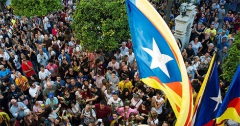 Tòa án Hiến pháp Tây Ban Nha "mạnh tay" với Catalonia