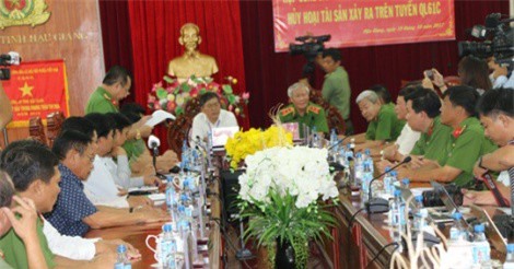 Bí ẩn chưa tiết lộ vụ con gái thuê người đốt ô tô khiến cha tử vong