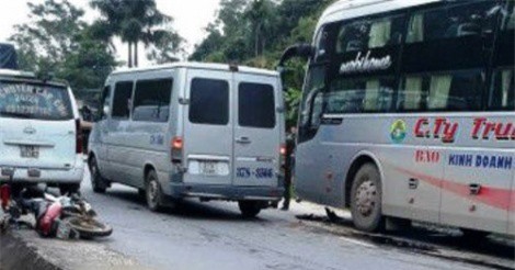 Hai phụ nữ chết thảm vì va chạm với xe khách tại Nghệ An