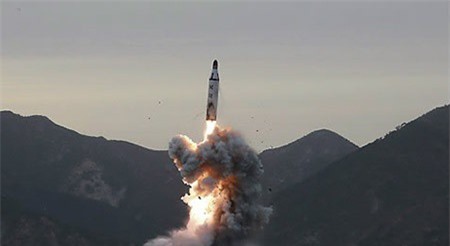 Tình báo Mỹ: Triều Tiên đóng tàu ngầm phóng tên lửa đạn đạo mới