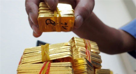 Giá vàng lao dốc, ồ ạt mua vào